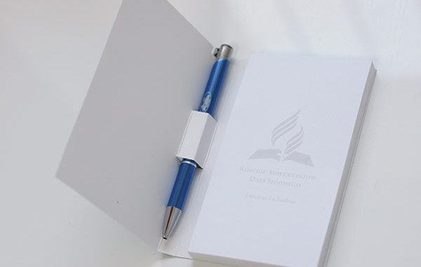 Notes z długopisem